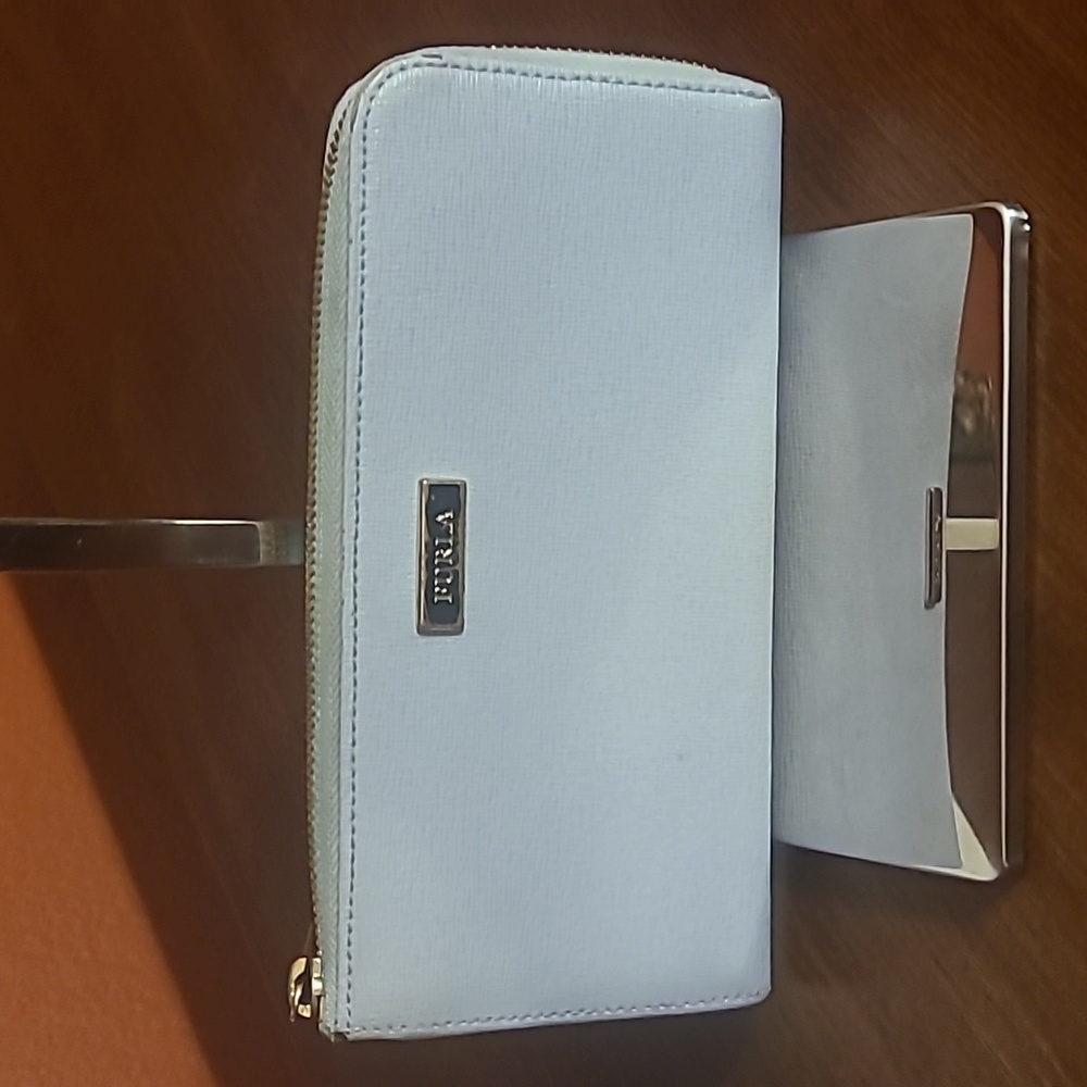 Furla Long Zip Wallet Genuine Leather A cobblers dream.